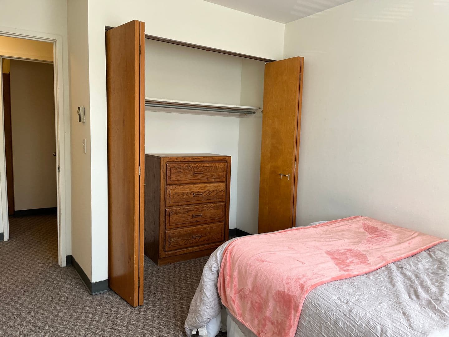 Ithaca Apartment: 516 University Ave