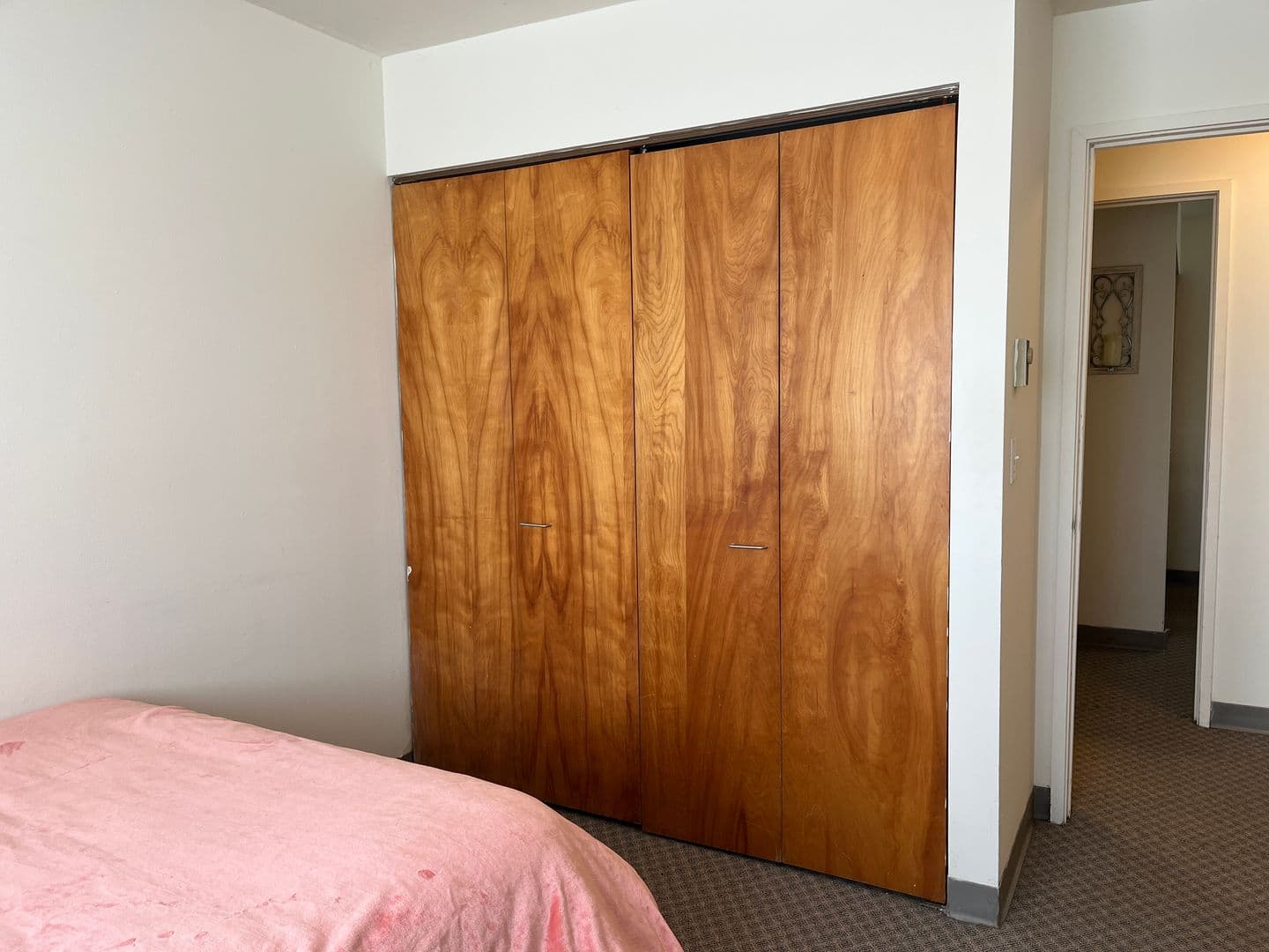 Ithaca Apartment: 516 University Ave