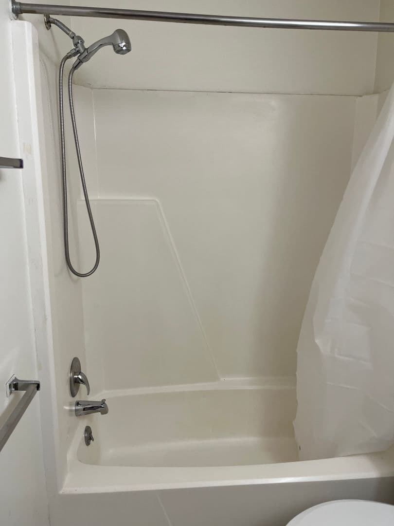Ithaca Apartment: 516 University Ave