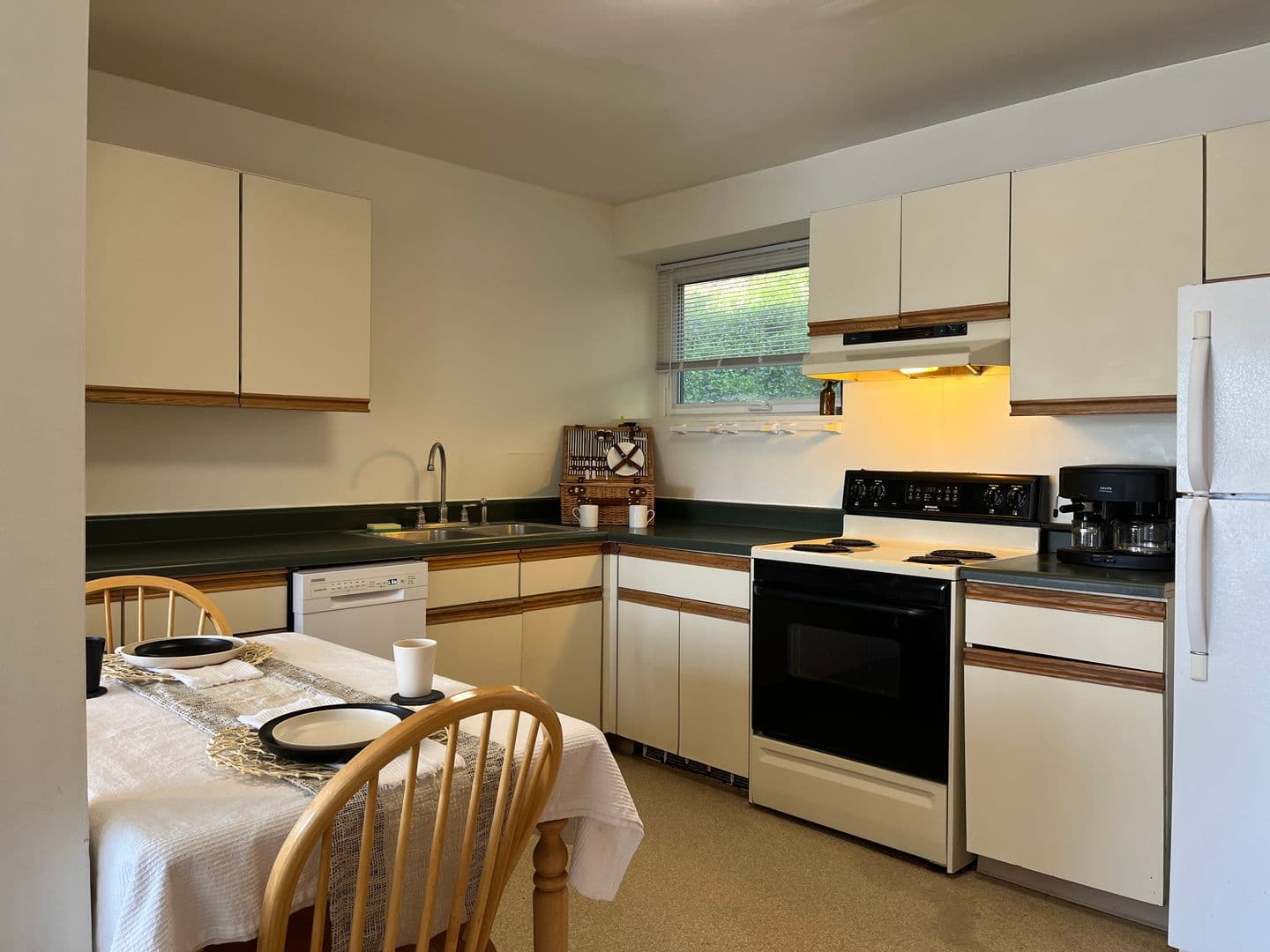 Ithaca Apartment: 516 University Ave