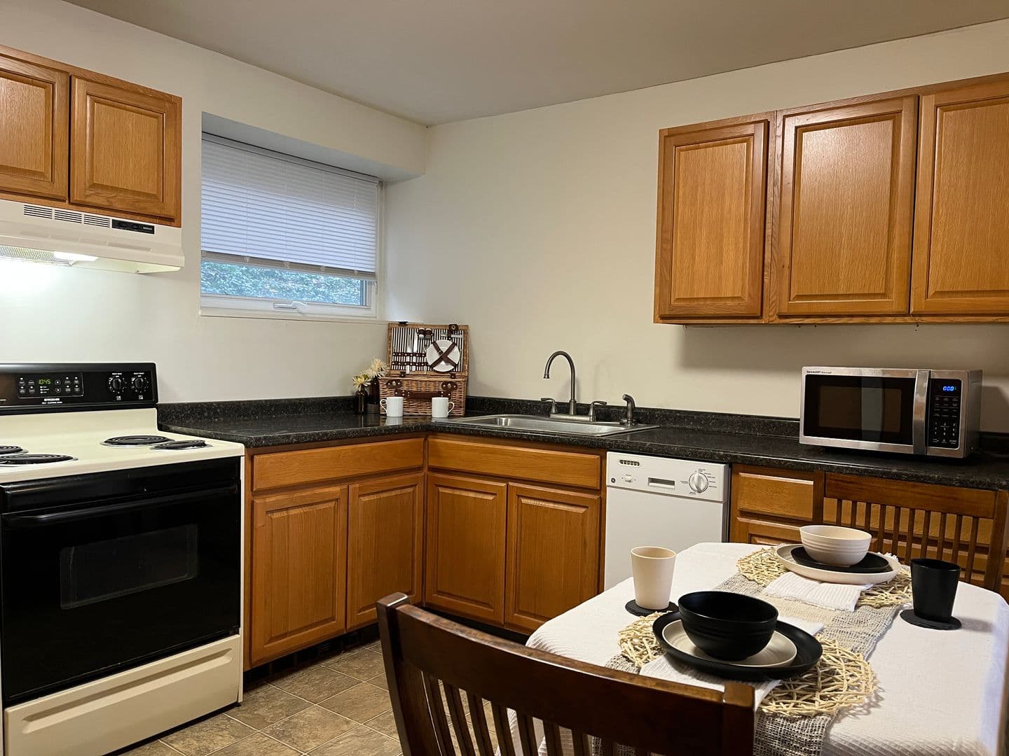 Ithaca Apartment: 516 University Ave