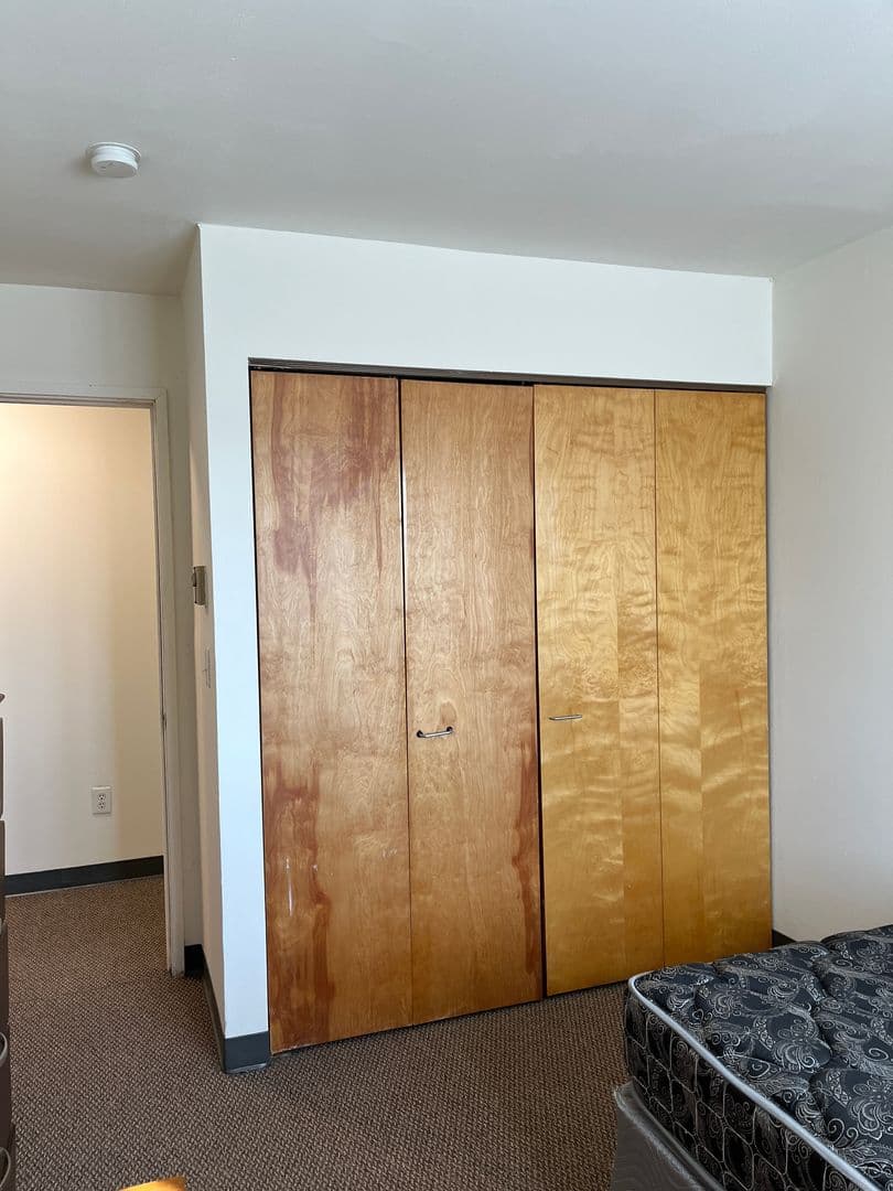 Ithaca Apartment: 516 University Ave
