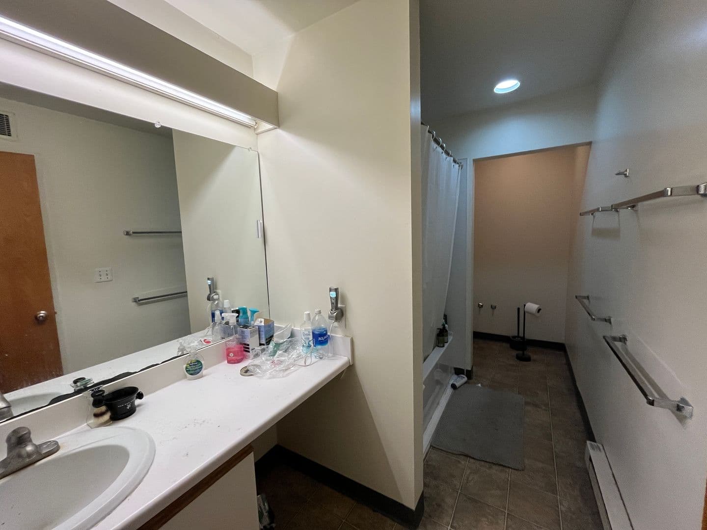 Ithaca Apartment: 516 University Ave
