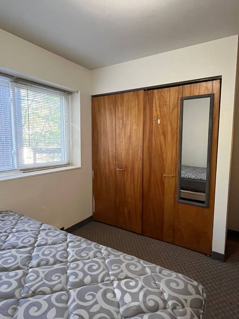 Ithaca Apartment: 516 University Ave