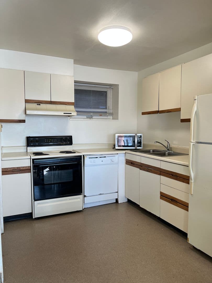 Ithaca Apartment: 516 University Ave
