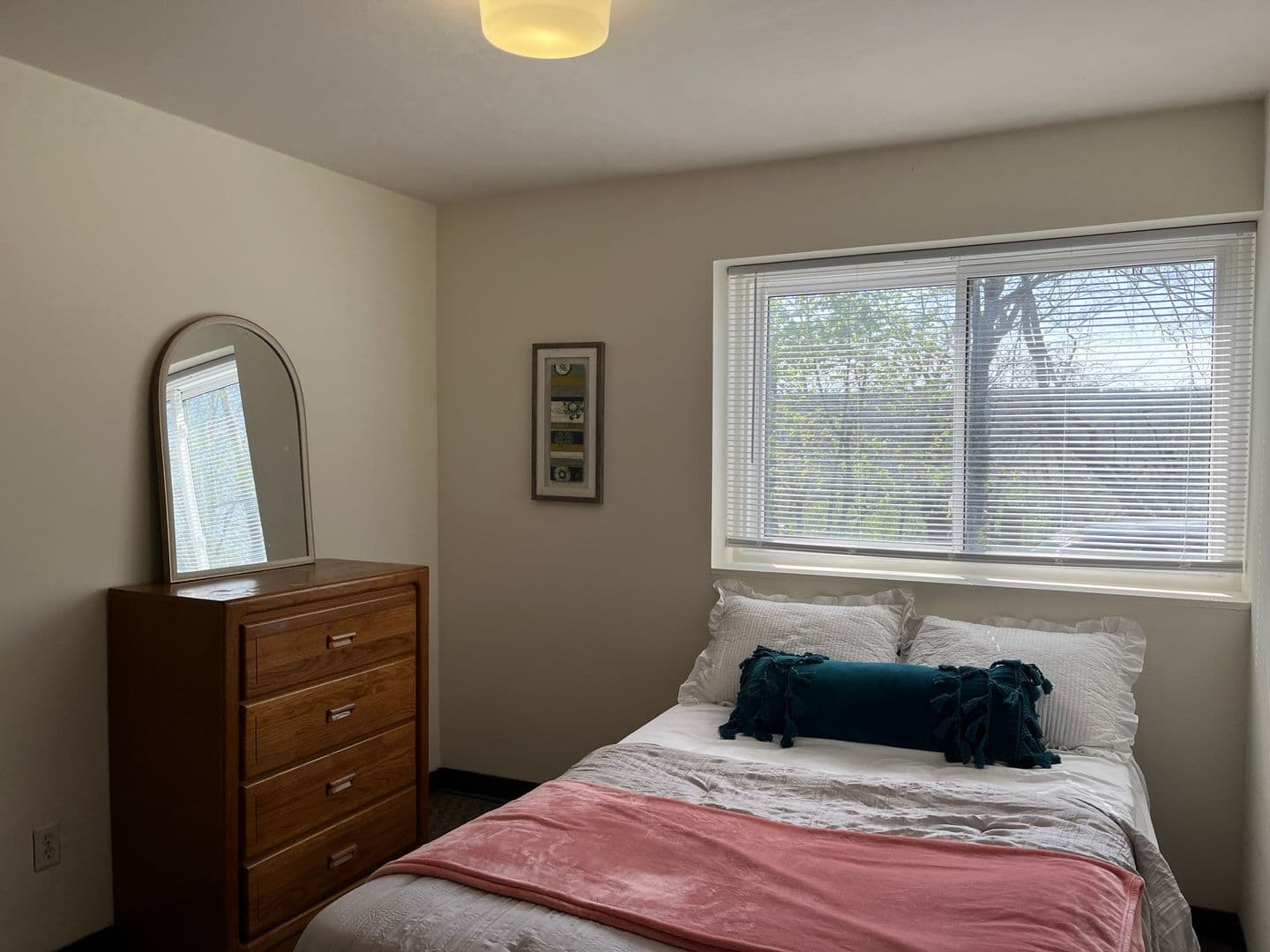 Ithaca Apartment: 516 University Ave