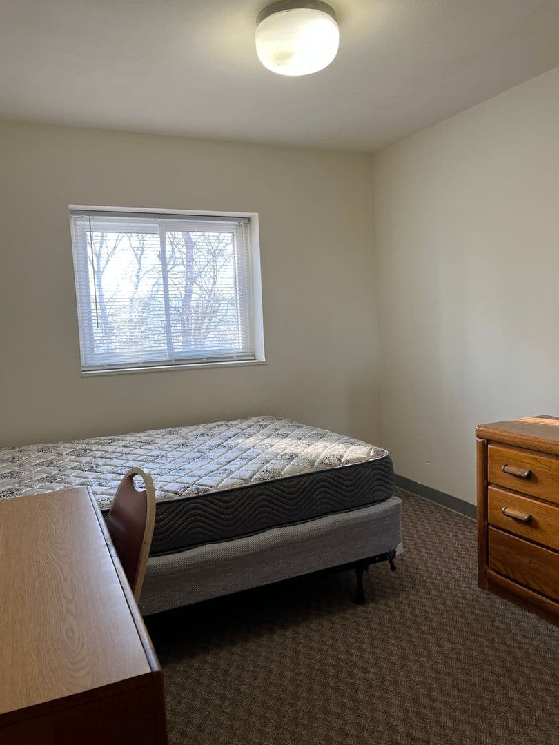 Ithaca Apartment: 516 University Ave