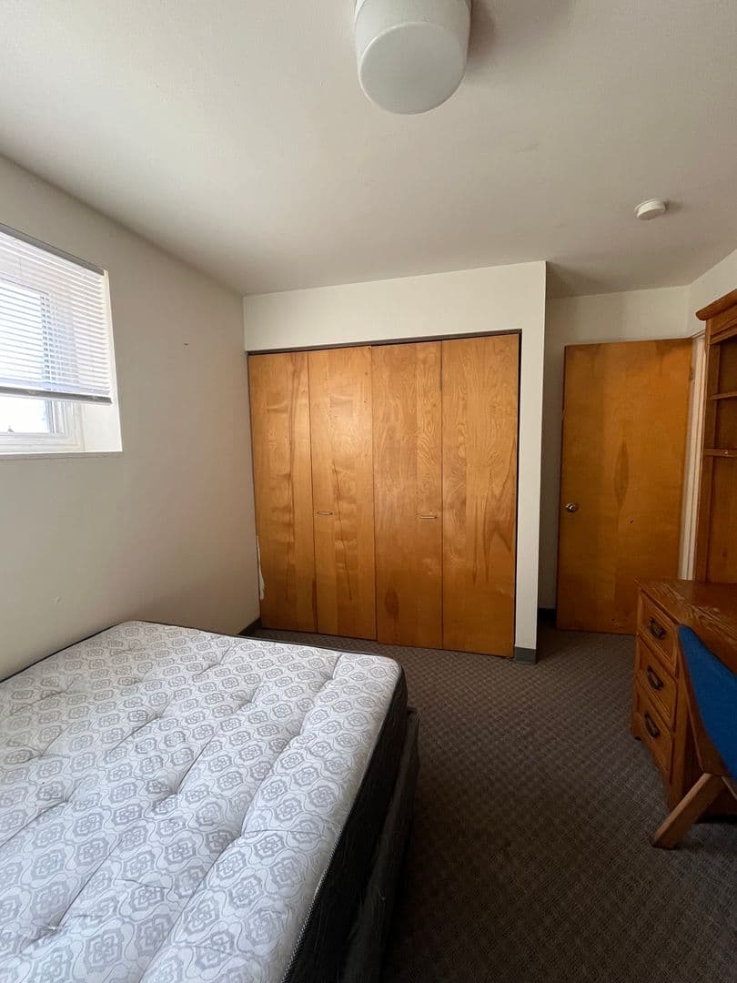 Ithaca Apartment: 516 University Ave