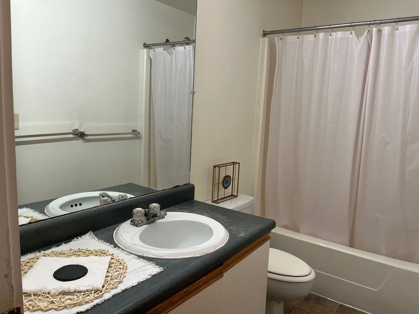 Ithaca Apartment: 516 University Ave