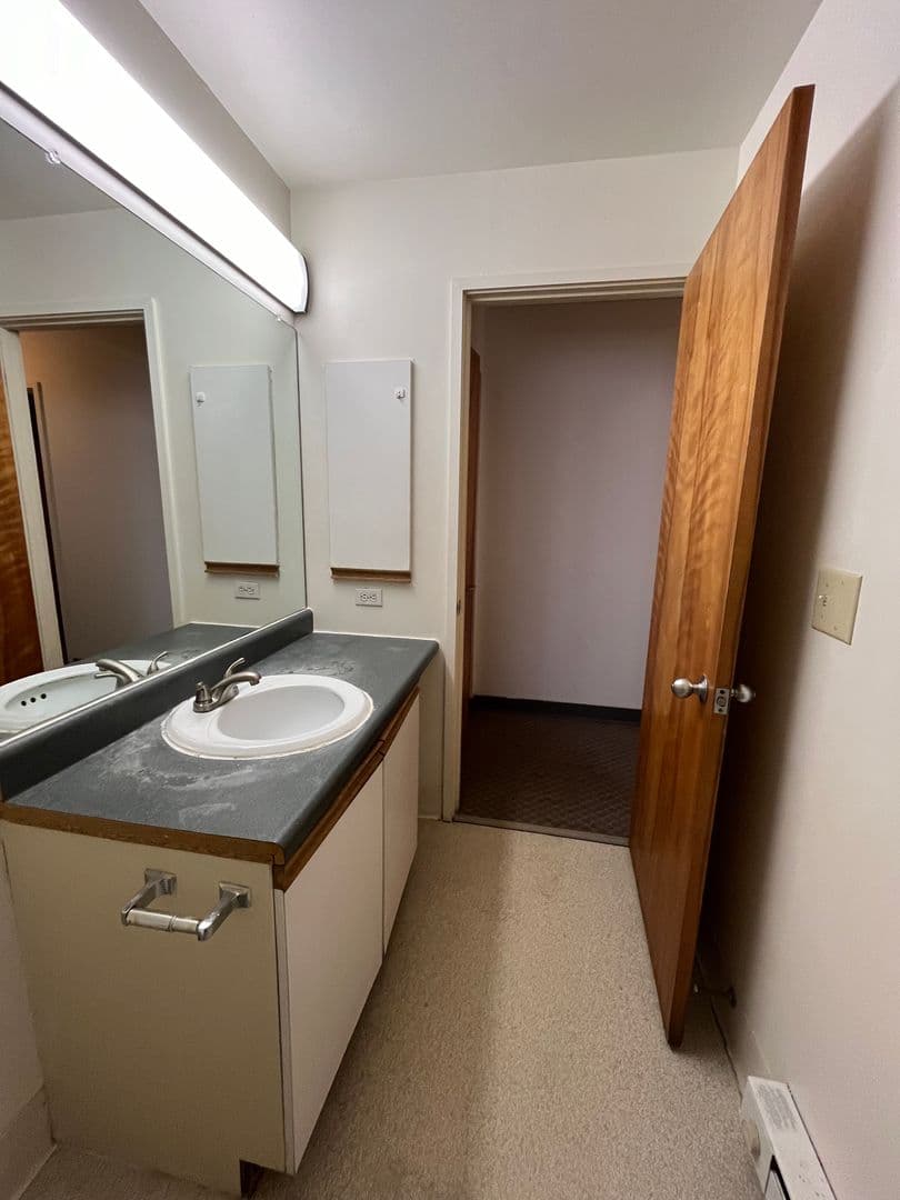 Ithaca Apartment: 516 University Ave