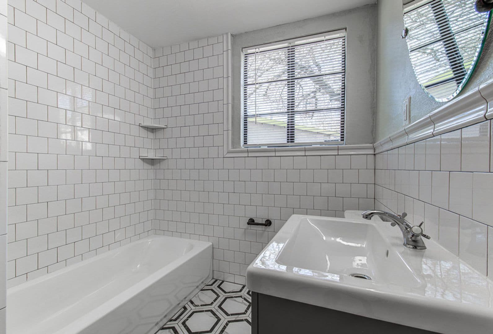 Austin Apartment: 3904 Maplewood Ave