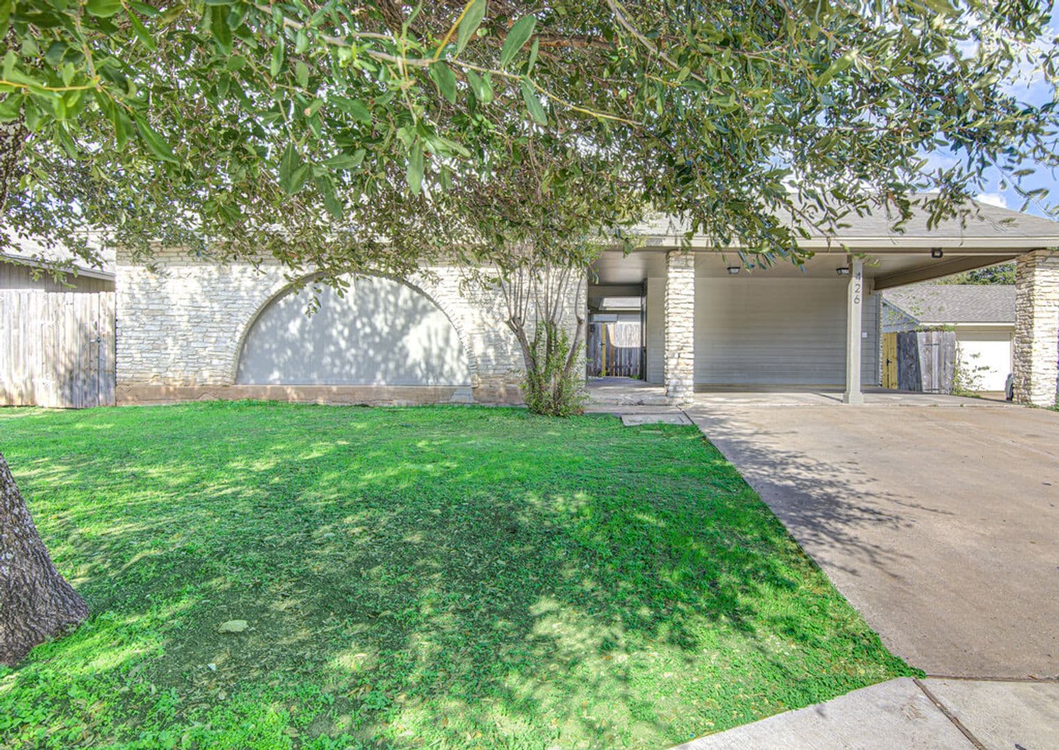 Round Rock Apartment: 426 Chisholm Valley Dr