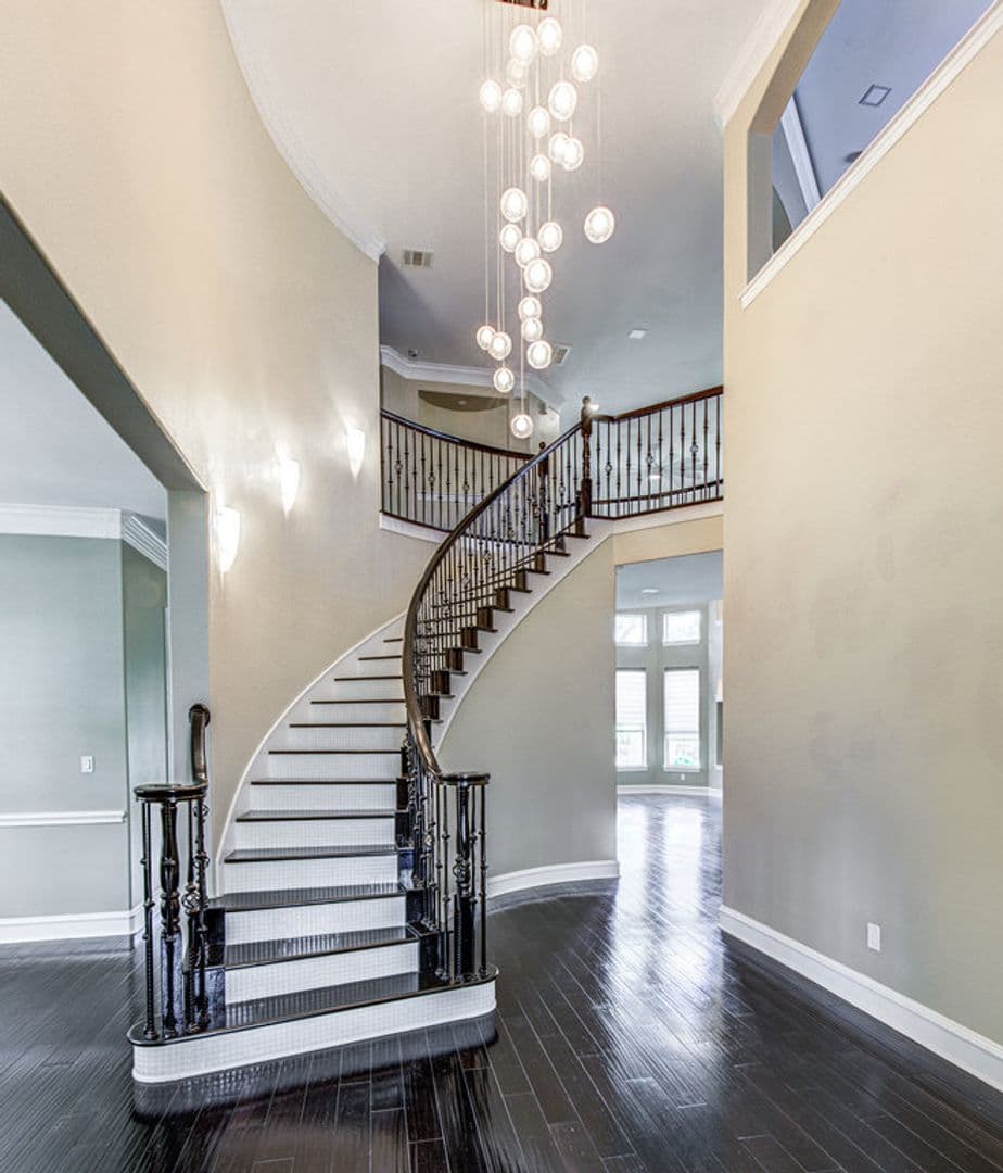 Austin House: 1917 Lakecliff Hills Ln