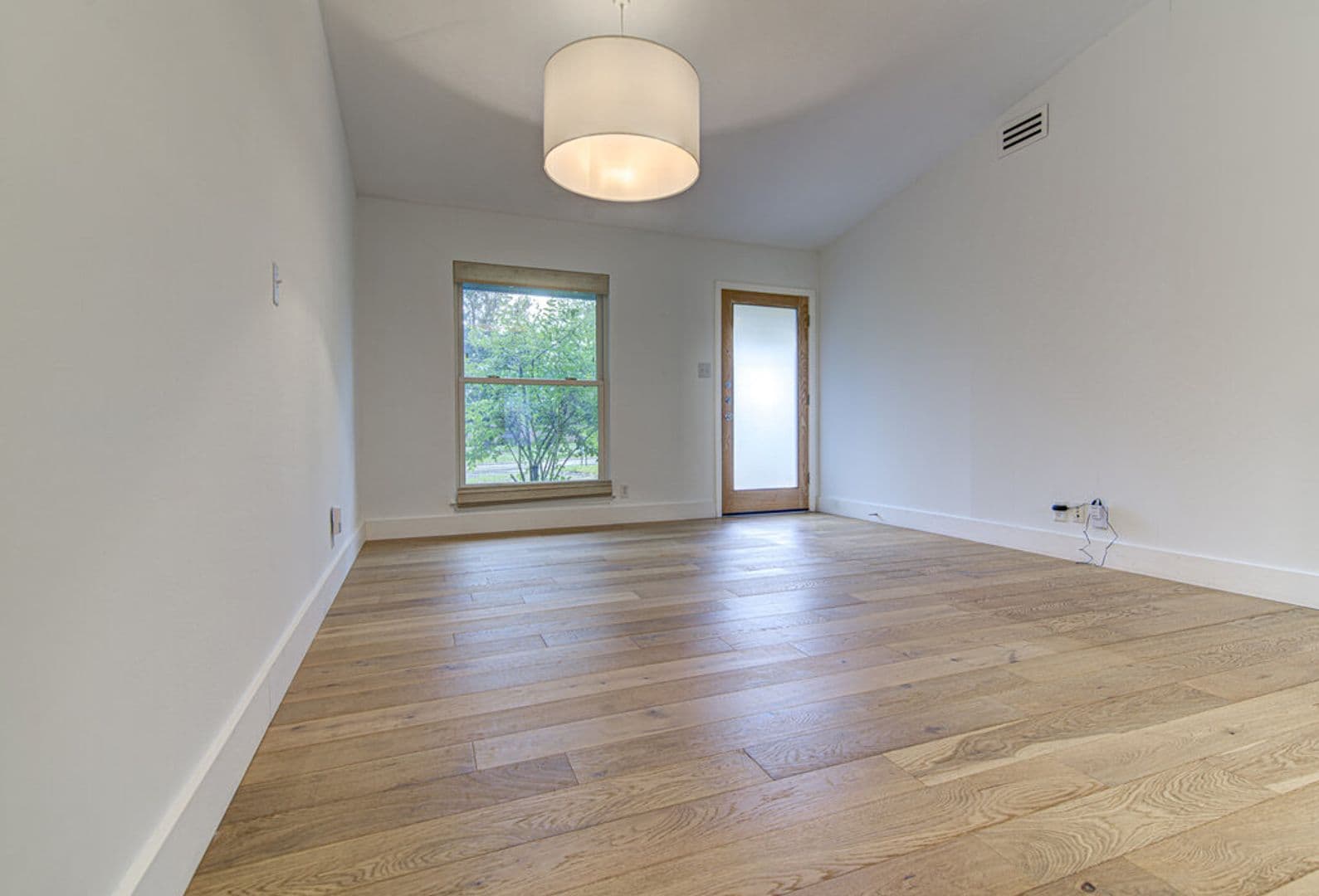 Austin House: 2704 Nottingham Ln