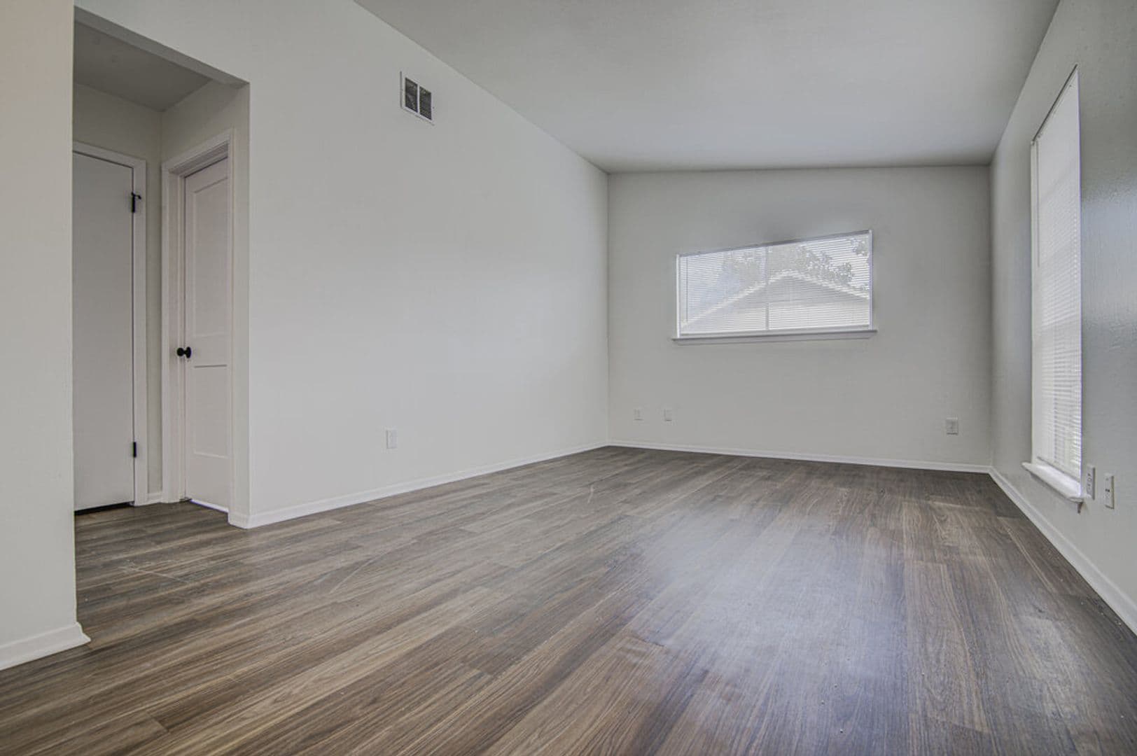 Round Rock Apartment: 426 Chisholm Valley Dr