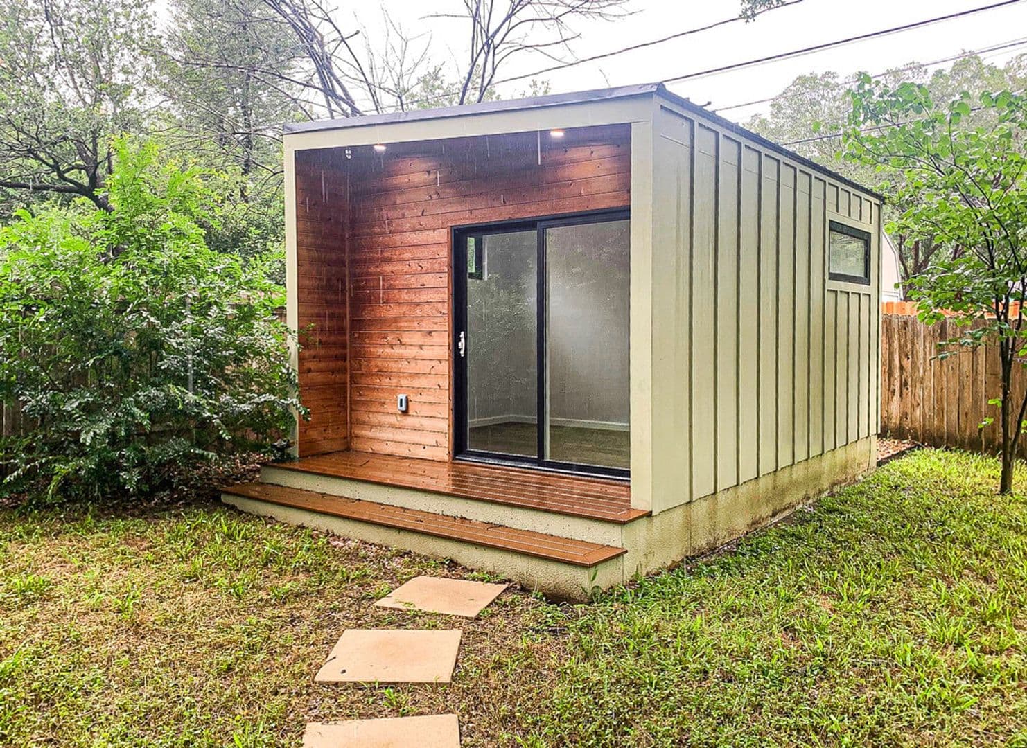 Austin House: 2704 Nottingham Ln