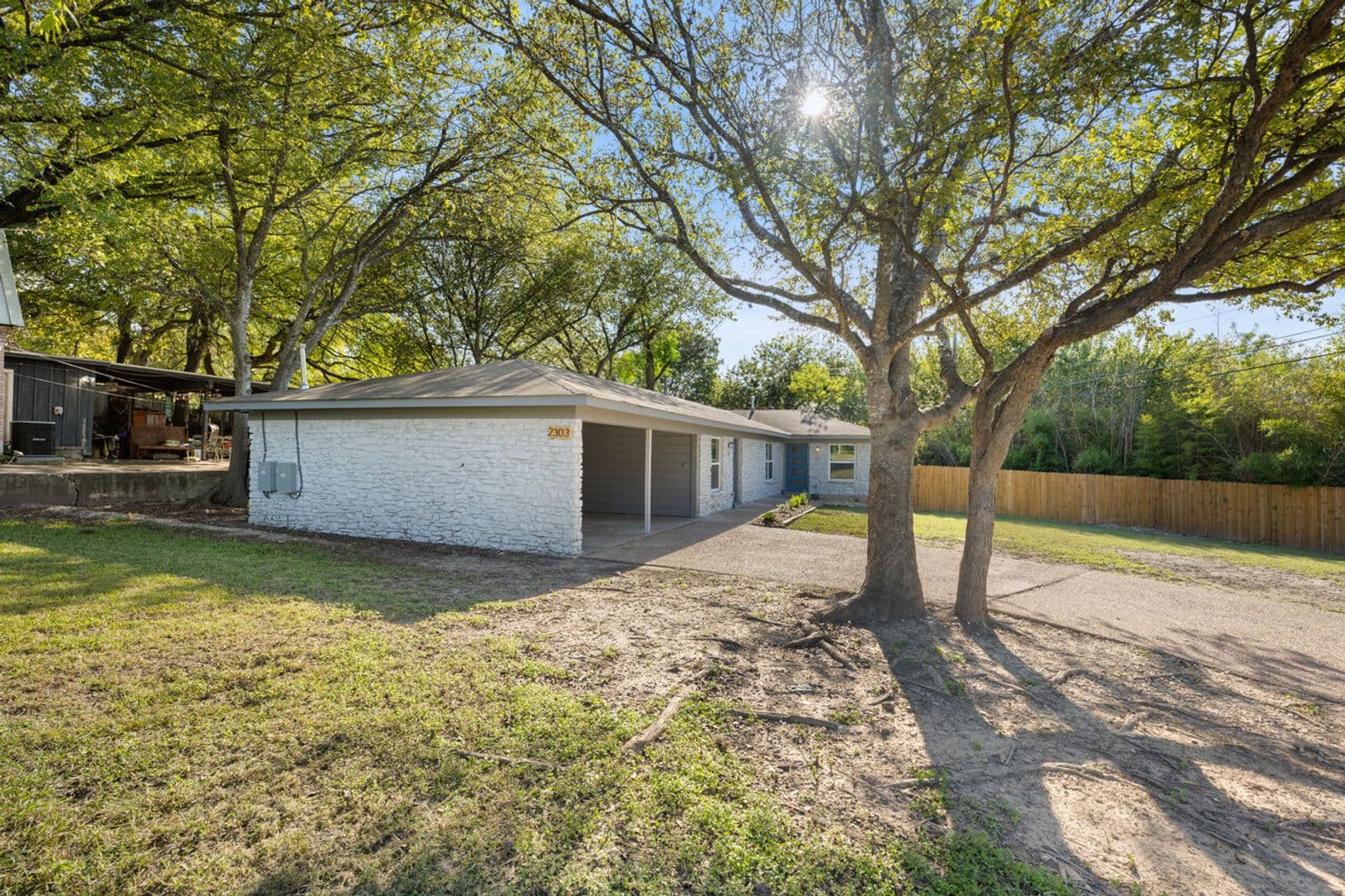 Austin Apartment: 2303 Metcalfe Rd