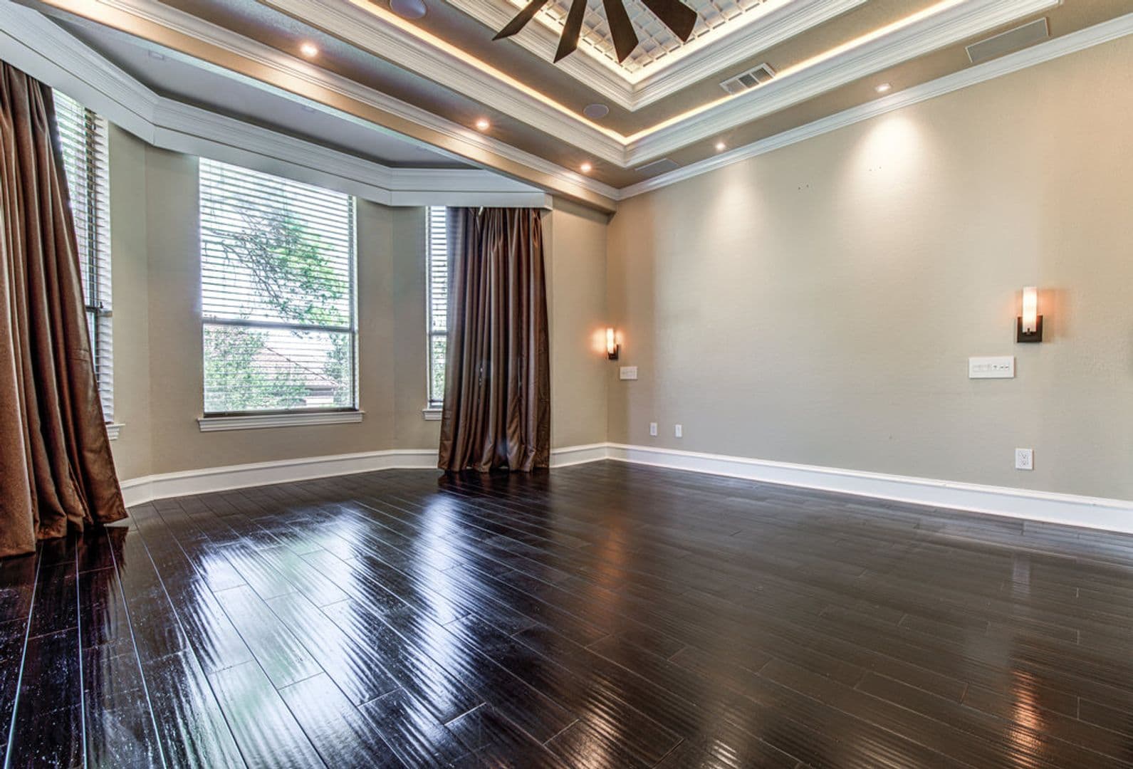 Austin House: 1917 Lakecliff Hills Ln
