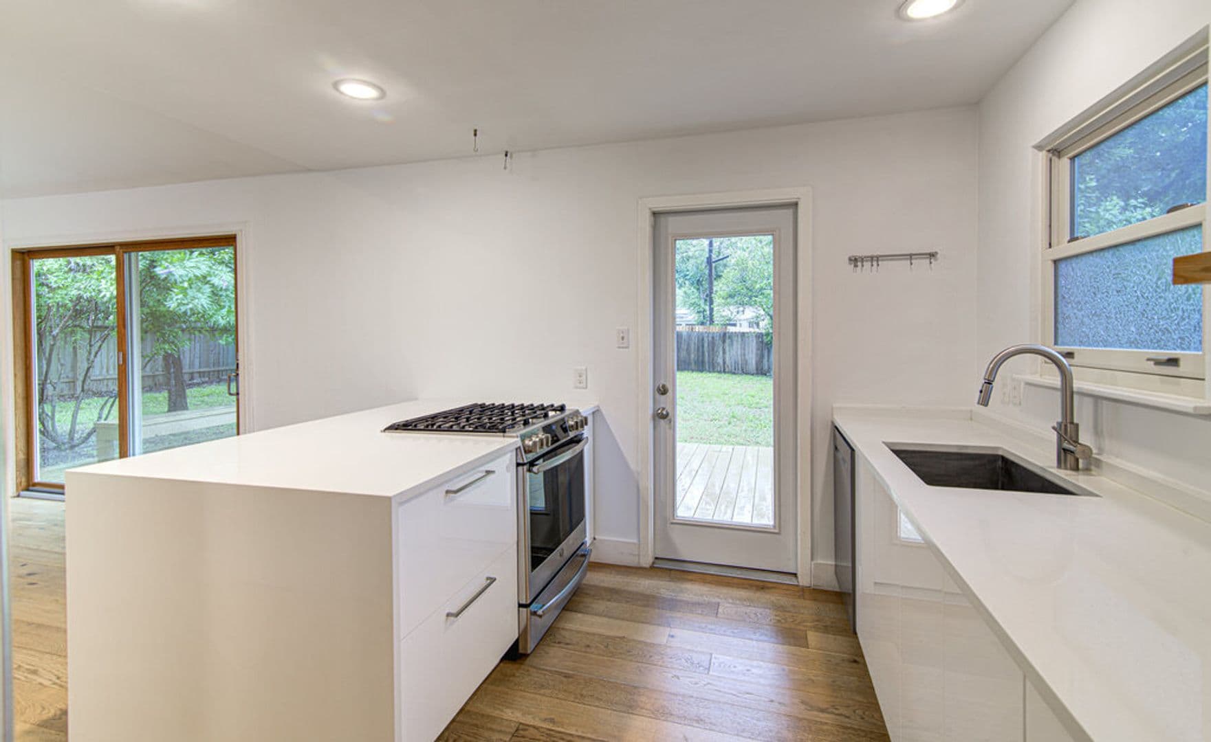 Austin House: 2704 Nottingham Ln