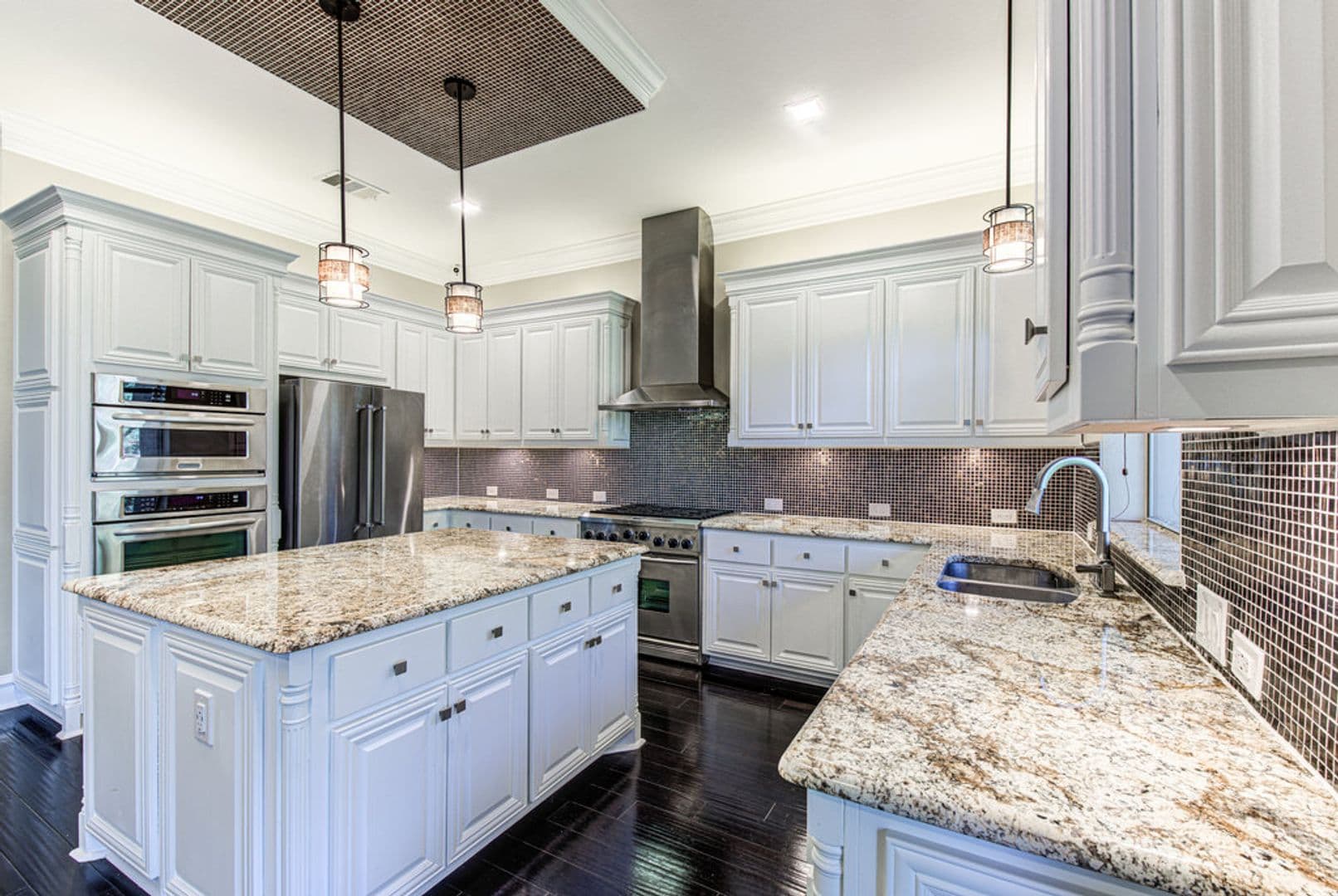 Austin House: 1917 Lakecliff Hills Ln