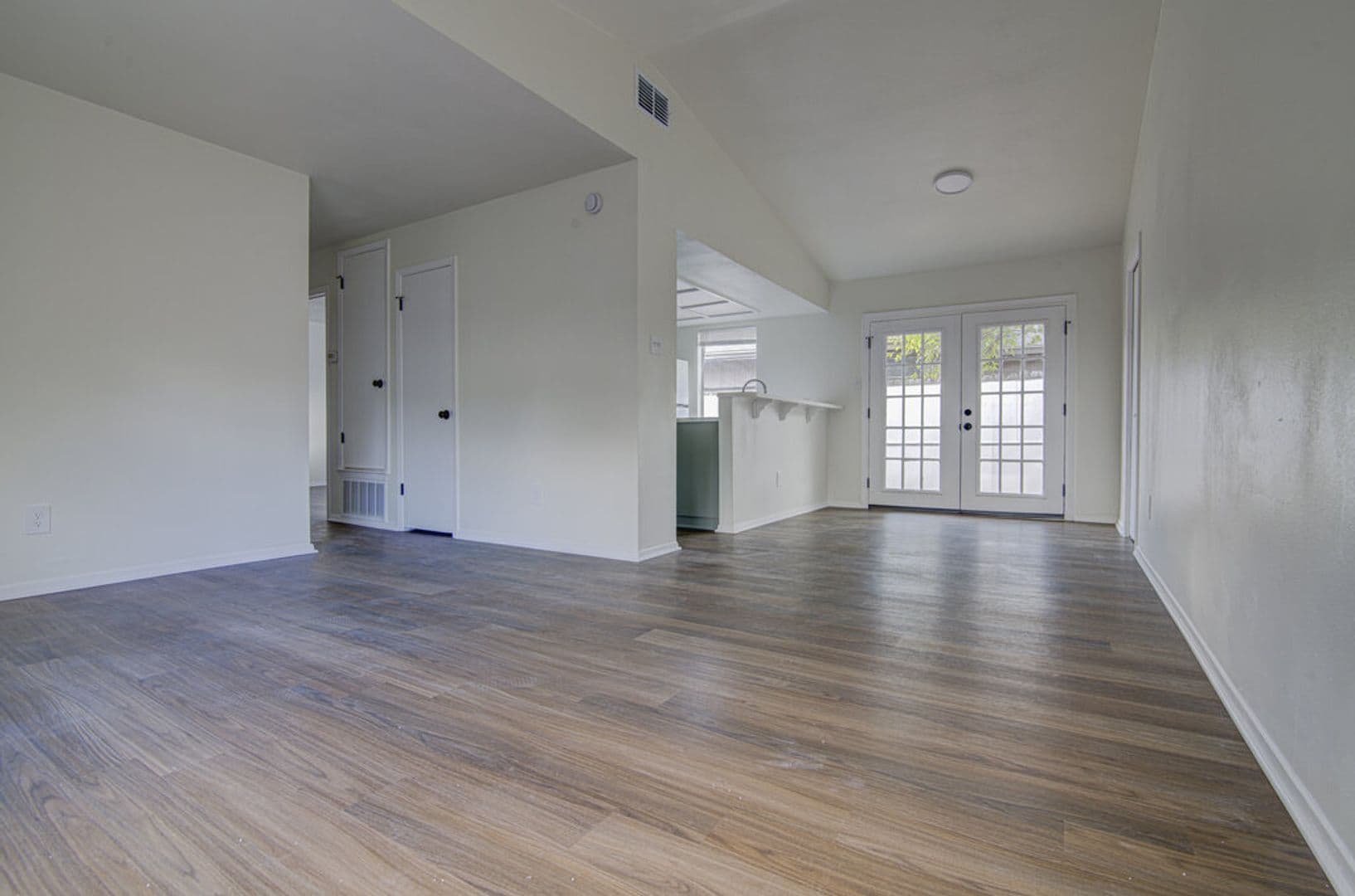 Round Rock Apartment: 426 Chisholm Valley Dr