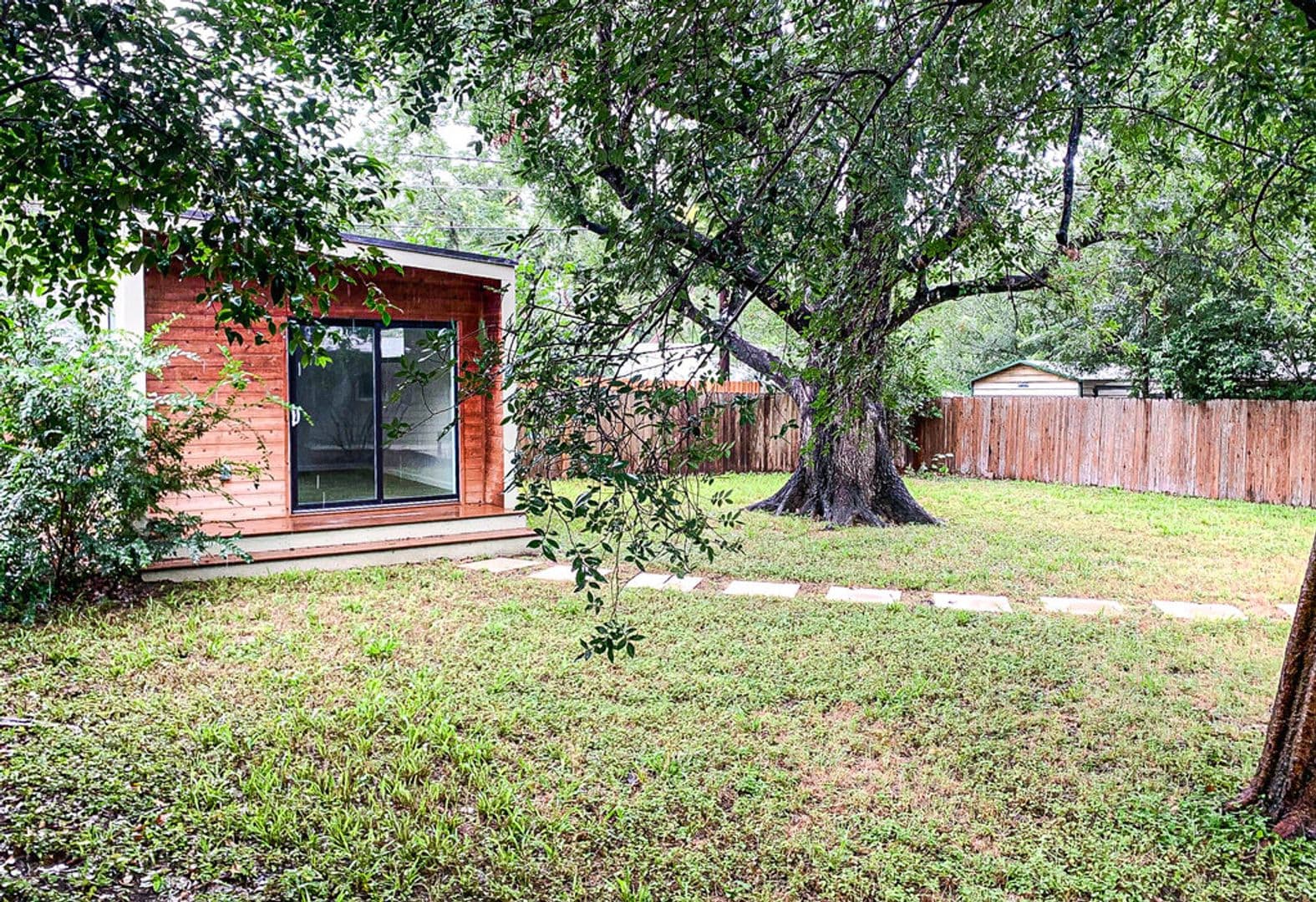 Austin House: 2704 Nottingham Ln