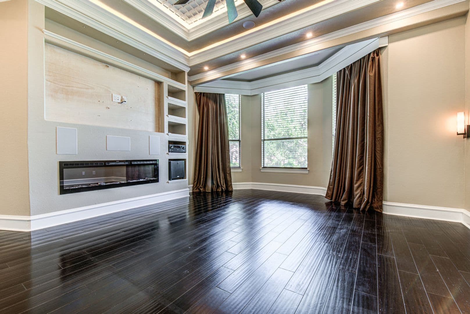 Austin House: 1917 Lakecliff Hills Ln