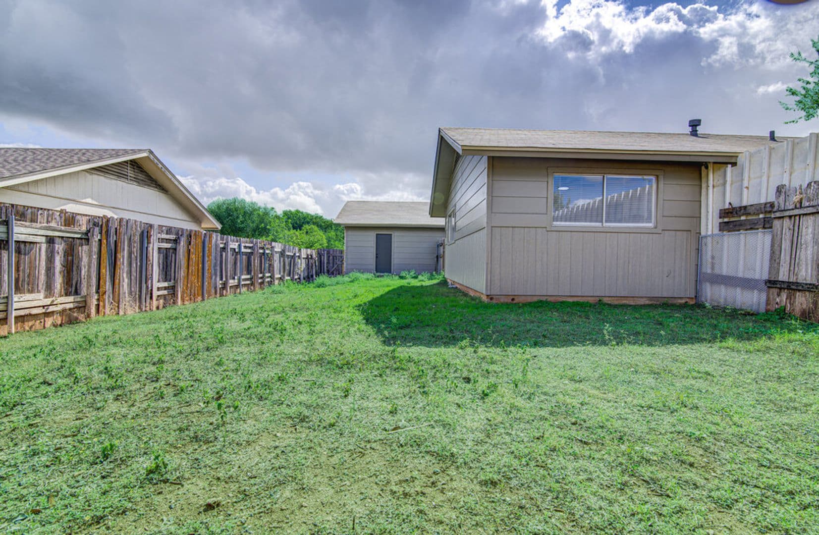 Round Rock Apartment: 426 Chisholm Valley Dr