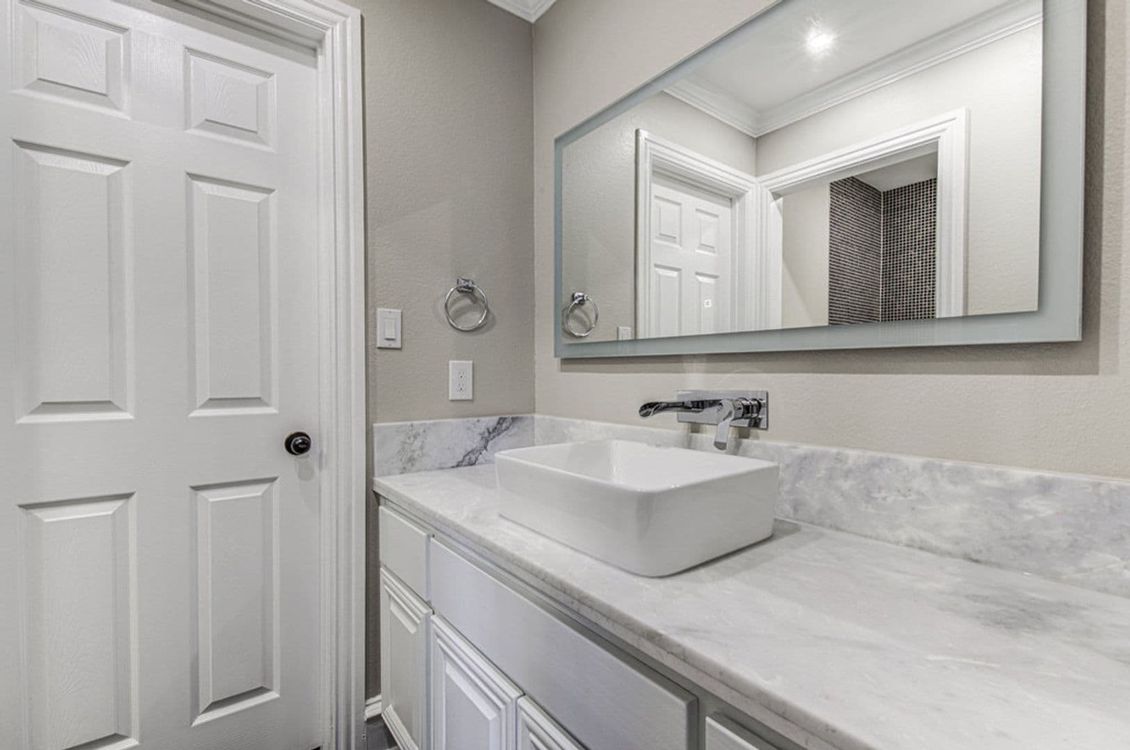 Austin House: 1917 Lakecliff Hills Ln