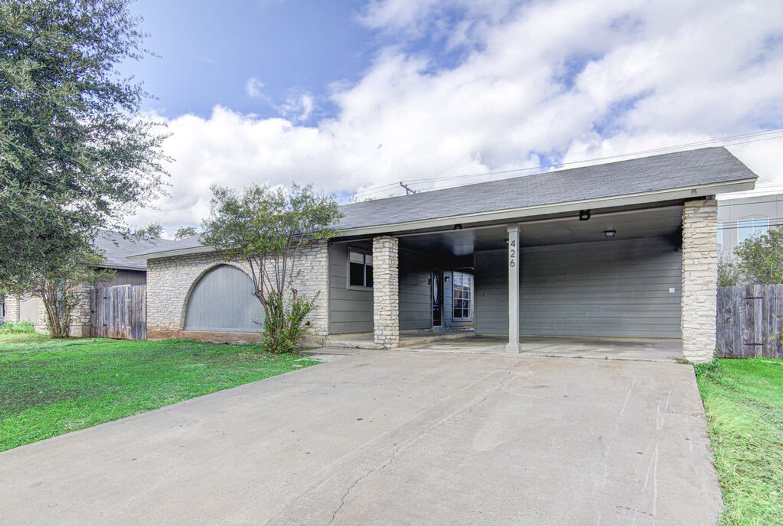 Round Rock Apartment: 426 Chisholm Valley Dr