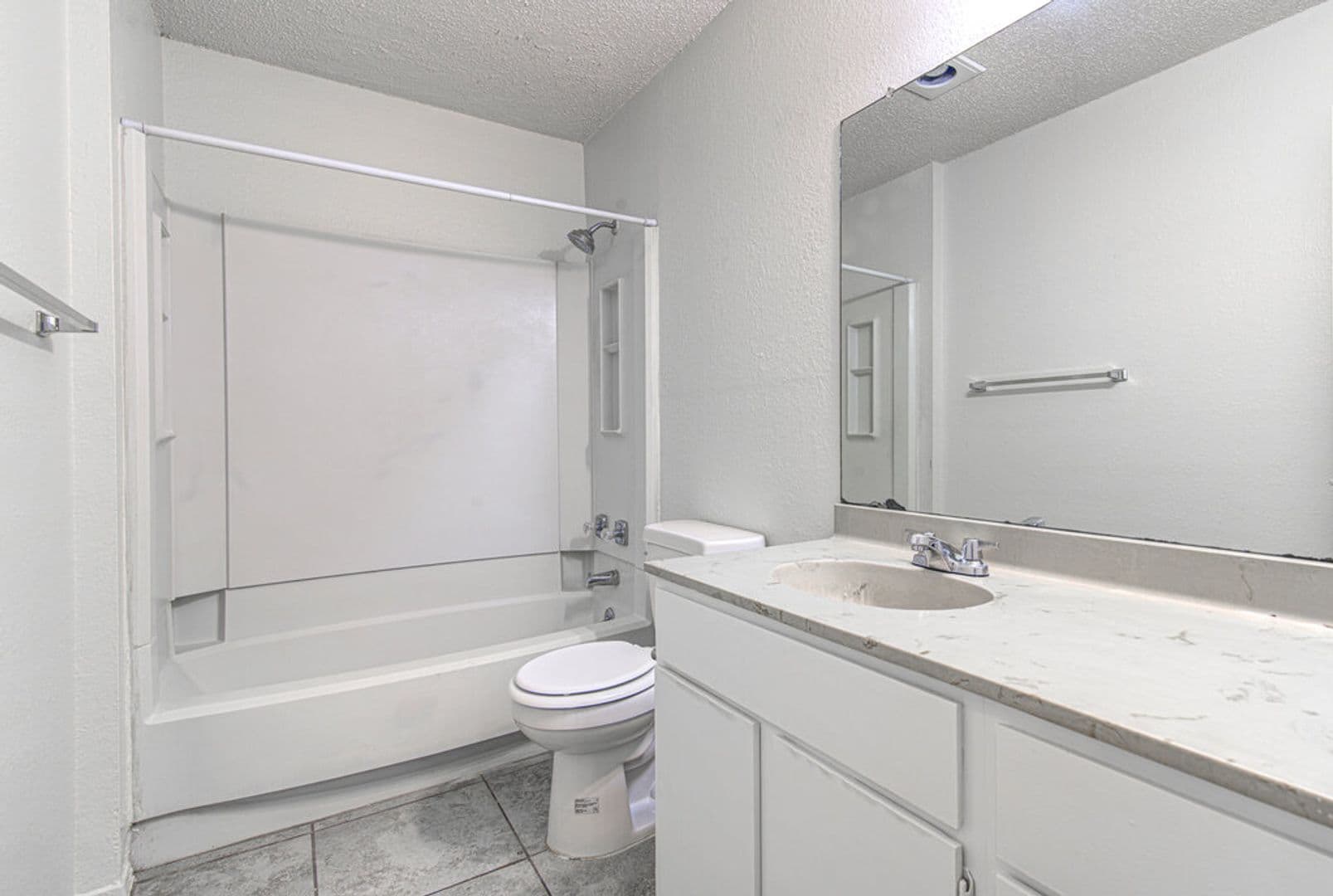 Austin Apartment: 824 King Albert St