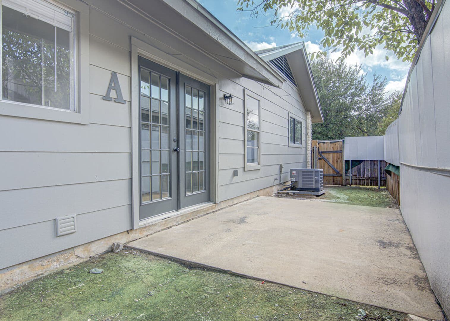Round Rock Apartment: 426 Chisholm Valley Dr