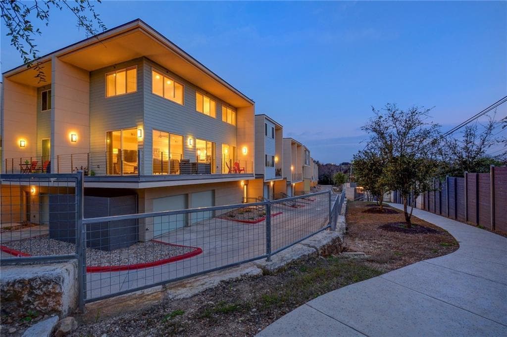 Austin Condo: 604 N. Bluff Dr. Unit 153