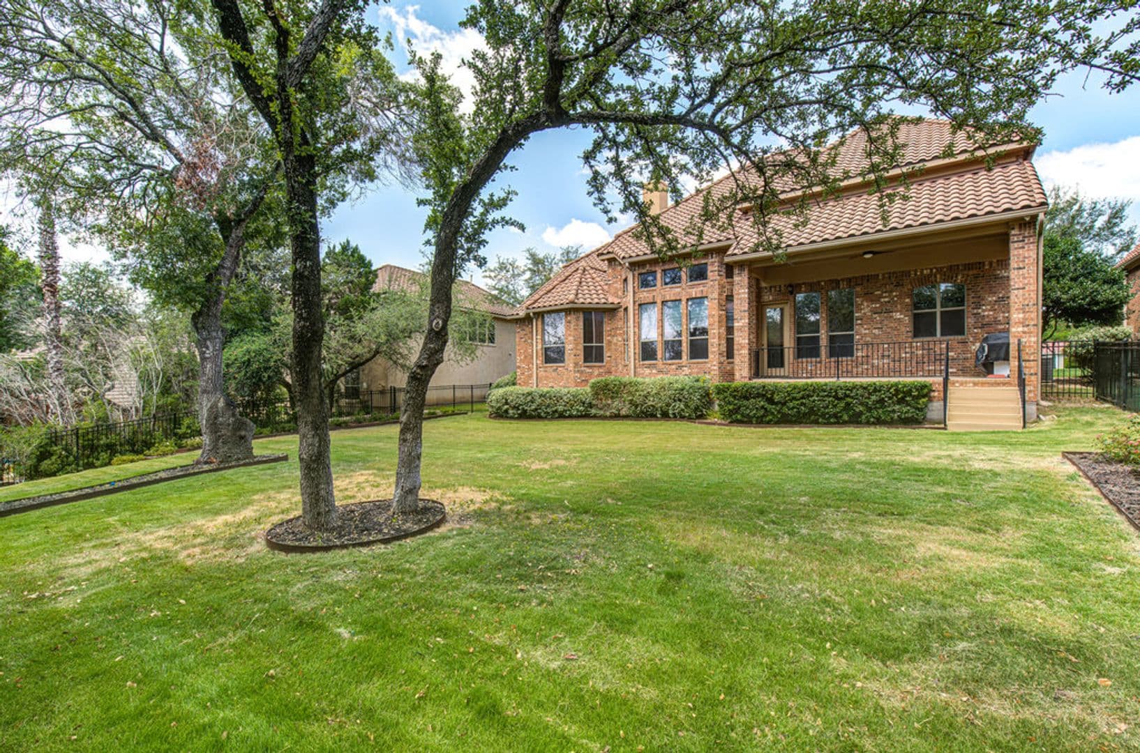 Austin House: 1917 Lakecliff Hills Ln