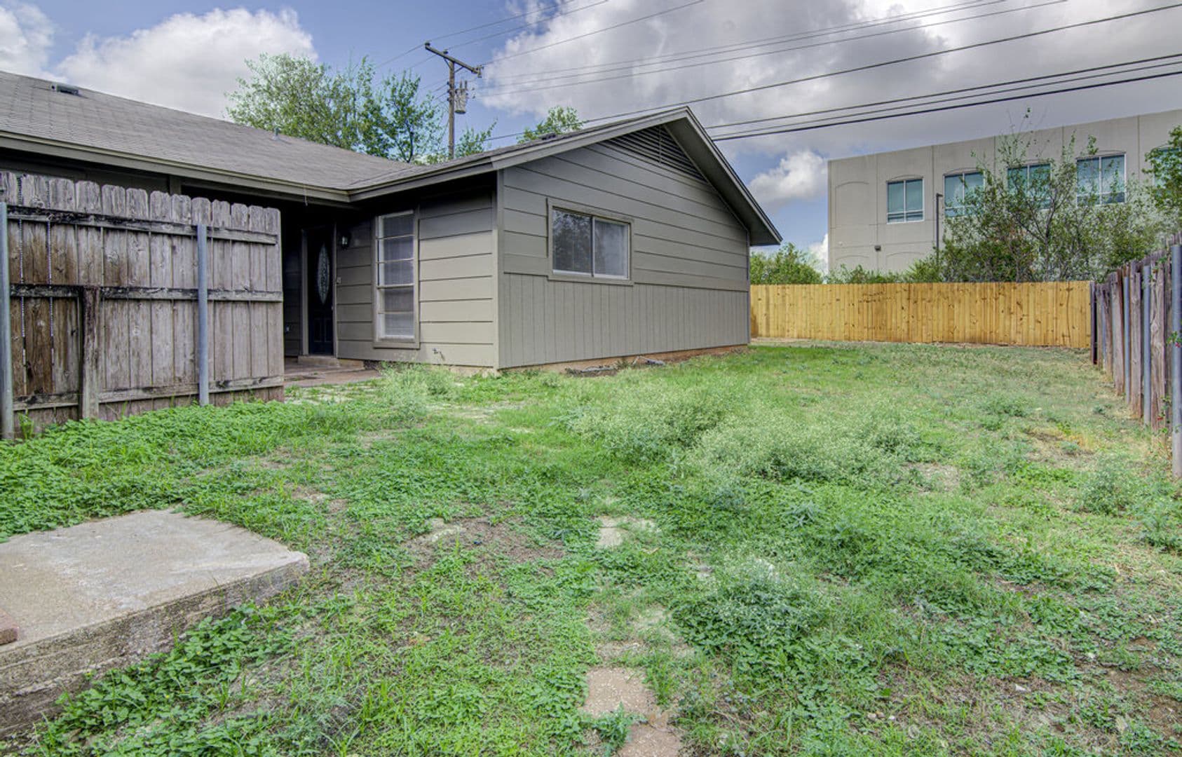 Round Rock Apartment: 426 Chisholm Valley Dr
