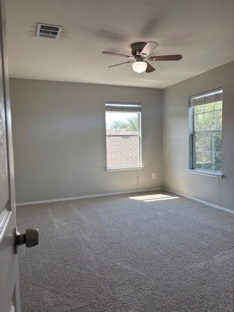 Elgin House: 116 Hillside Dr B