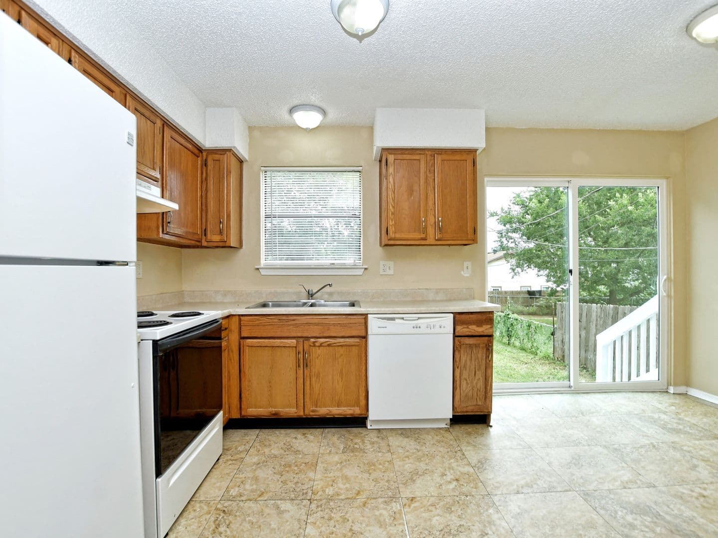 Elgin House: 116 Hillside Dr B
