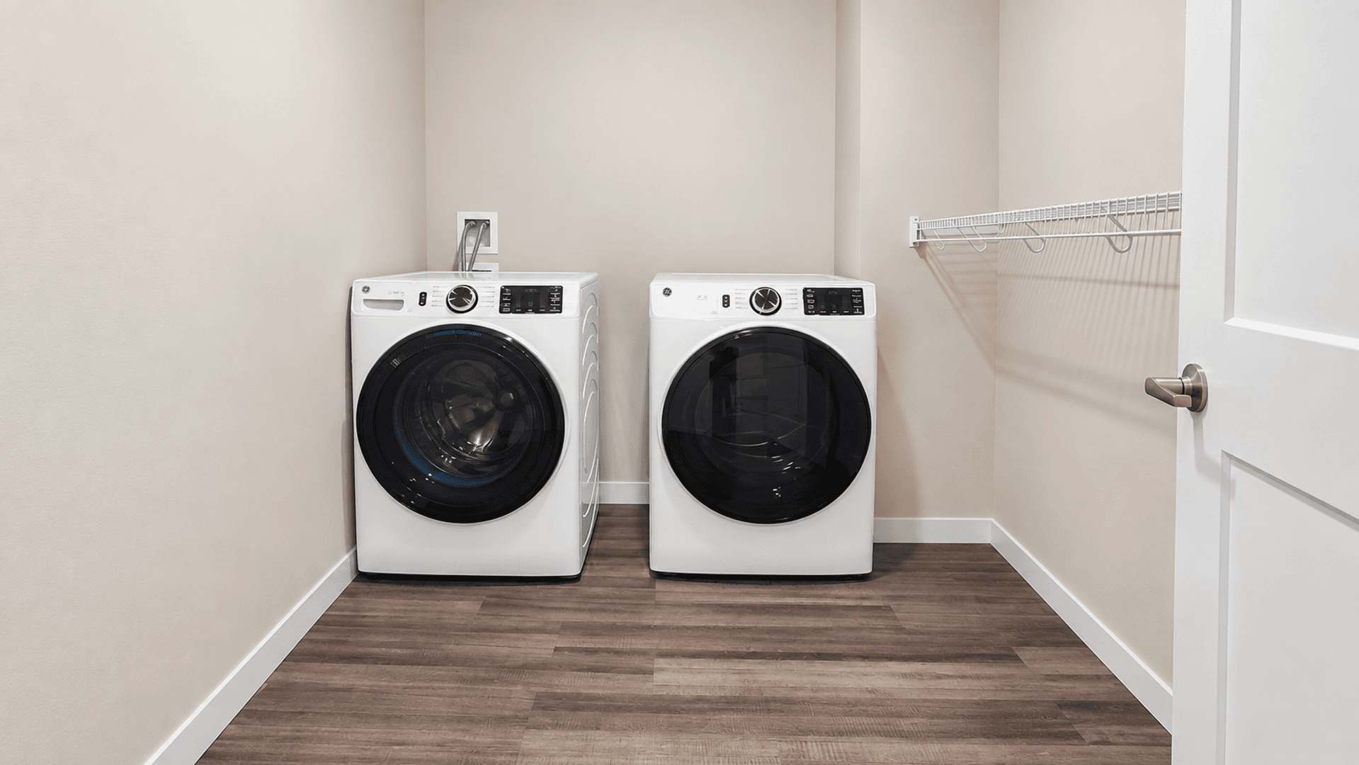 Waseca Apartment: 200 19th Ave NW