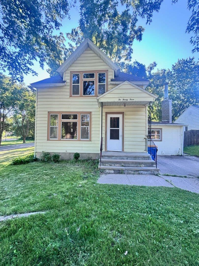 Owatonna House: 223 Highland Ave