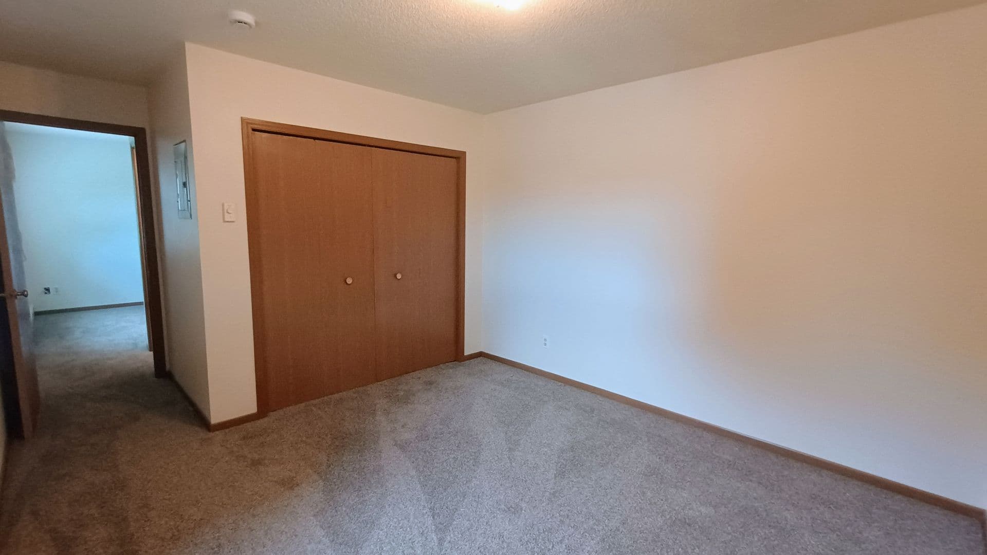 Montgomery Apartment: 400 N Welco Dr - M2