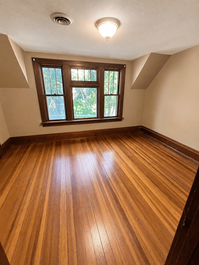 Owatonna House: 223 Highland Ave