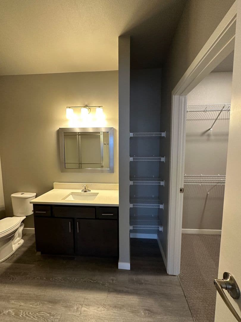 Northfield Apartment: 118 5th St E