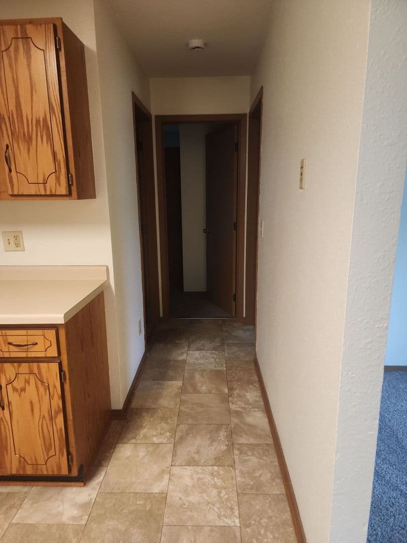Montgomery Apartment: 488 N Welco Dr - 24