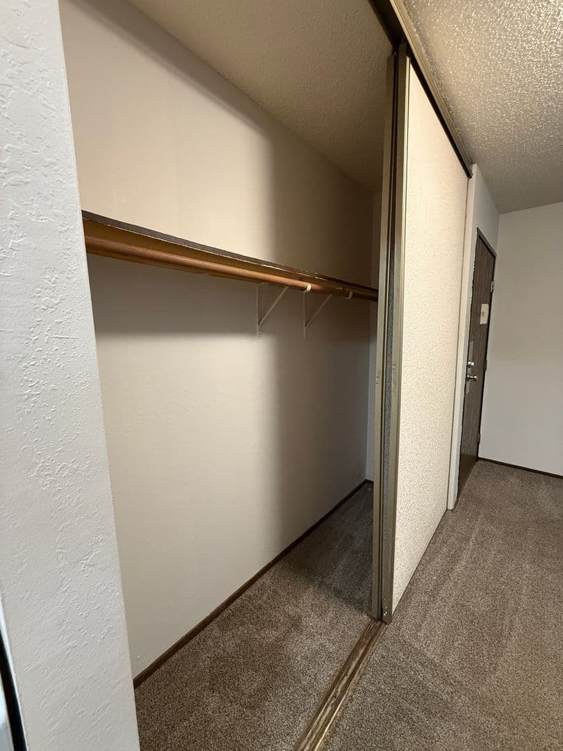 Lonsdale Apartment: 321 1st Ave SE - RHS LONS-#4
