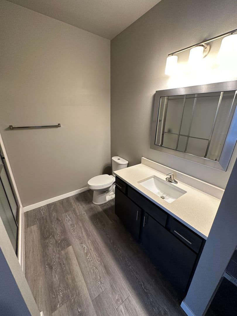 Northfield Apartment: 118 5th St E