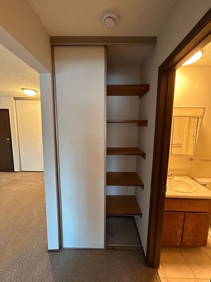 Lonsdale Apartment: 321 1st Ave SE - RHS LONS-#13