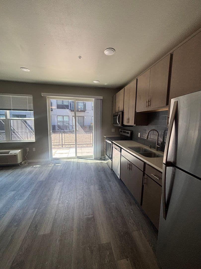Northfield Apartment: 118 5th St E