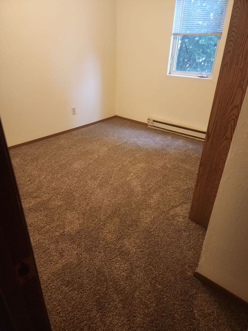 Montgomery Apartment: 488 N Welco Dr - 24