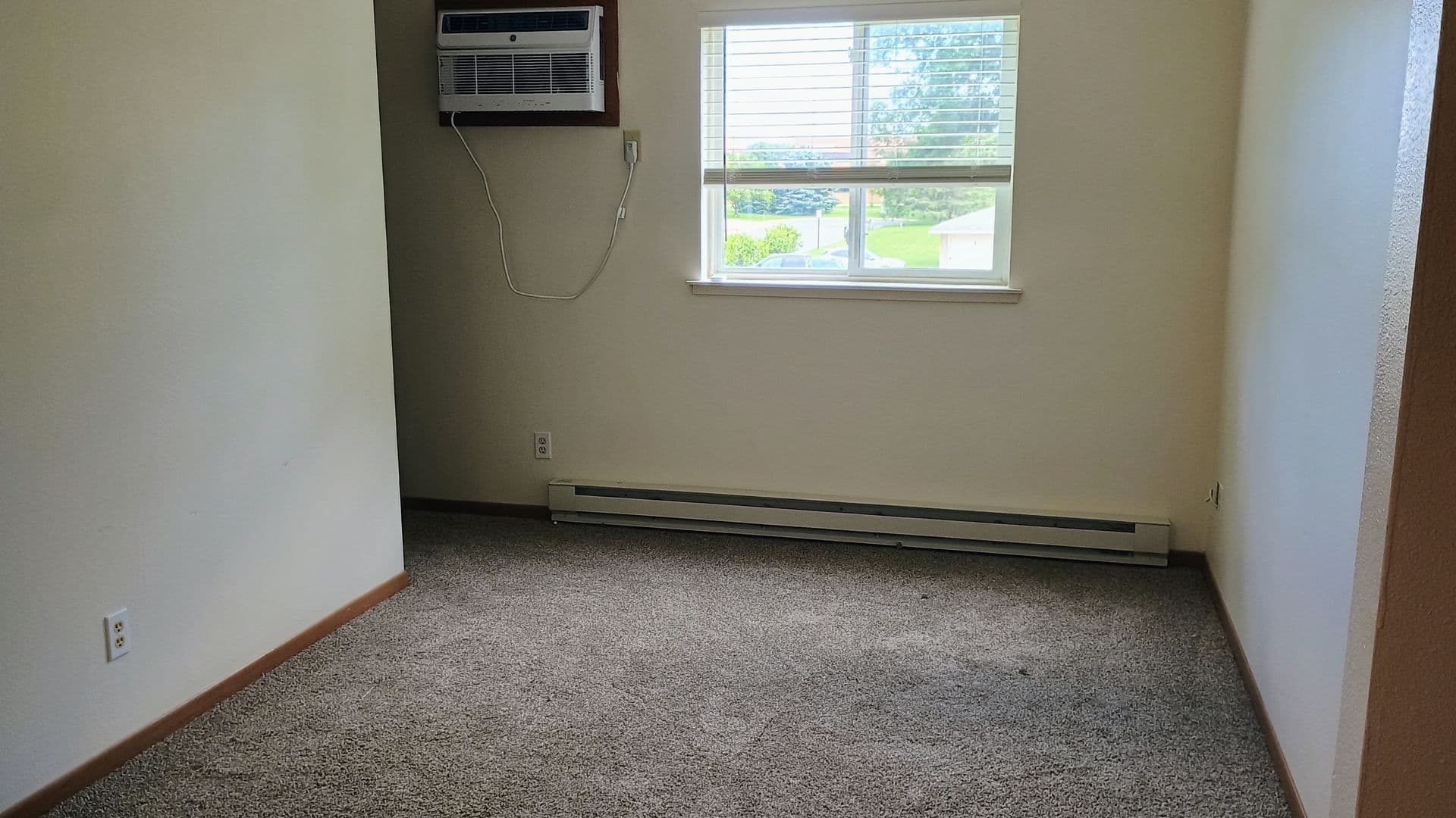 Montgomery Apartment: 400 N Welco Dr - M2