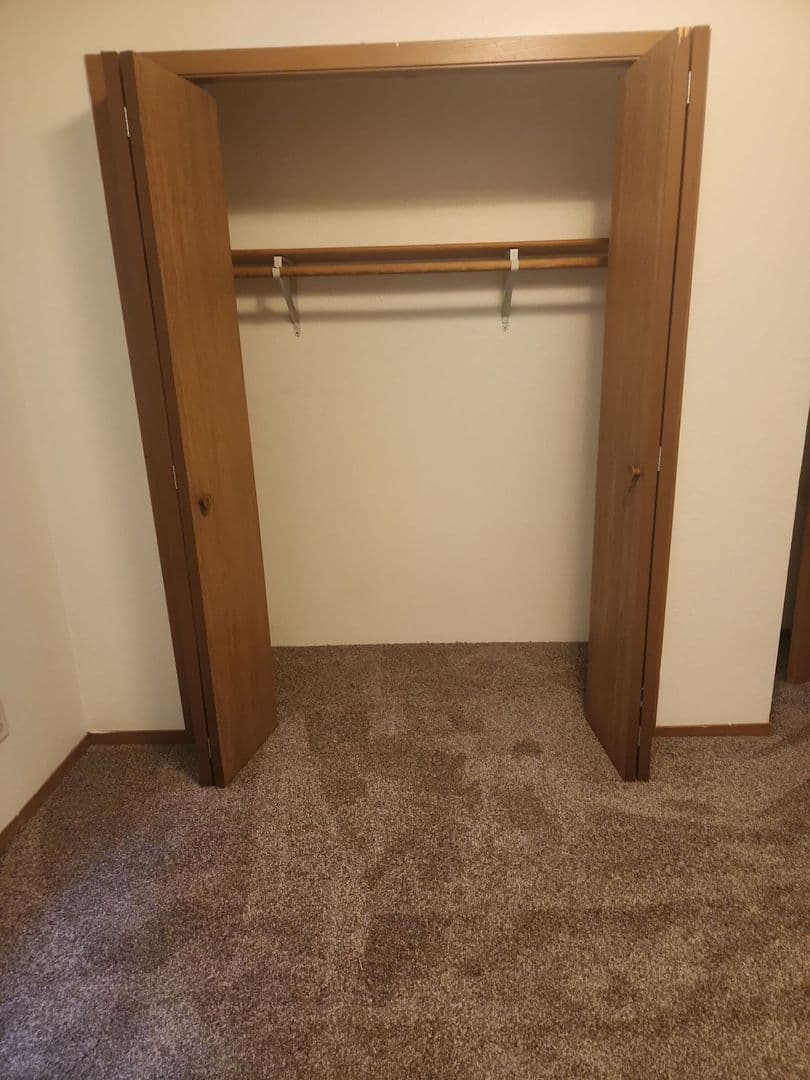 Montgomery Apartment: 488 N Welco Dr - 24